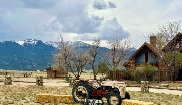 43-Acre Working Farm - 5BR, Sleeps 11 - Collegiate Peaks Views - Cheese Creamery