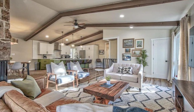 4BD With Game Lounge Hot tub Dog Friendly USAFA