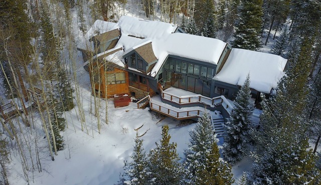 5 Bdr Home Close to Peak 9, Huge Yard, Creek and Aspen Grove,