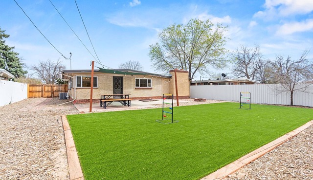 5Bed/2Bath, 2 Kitchens, 2 Living Rooms, Home Office, Pet-Friendly, AC