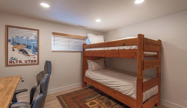 7045 Brent Ln
