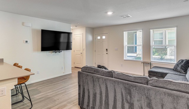8 Mi to Strip! Modern Townhome in South Vegas