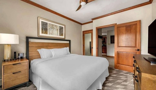 A HILTON GRAND VACATIONS CLUB - VALDORO MOUNTAIN LODGE, BRECKENRIDGE, CO
