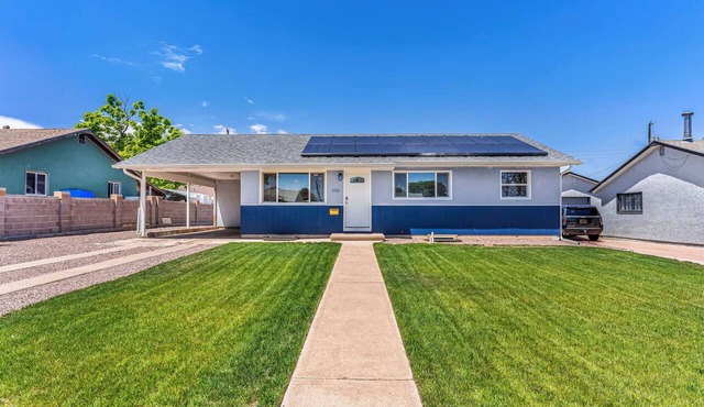 A New, Modern & Spacious 6-bedroom house in peaceful Pueblo