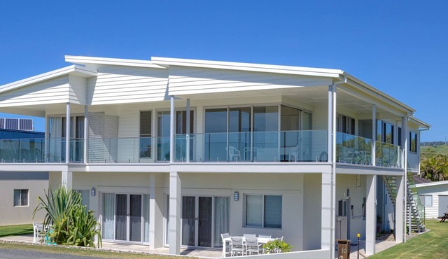 Absolute beachfront location and king bed in Woolgoolga