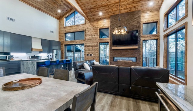 All is Found Riverfront Cabin with Sauna in Broken Bow