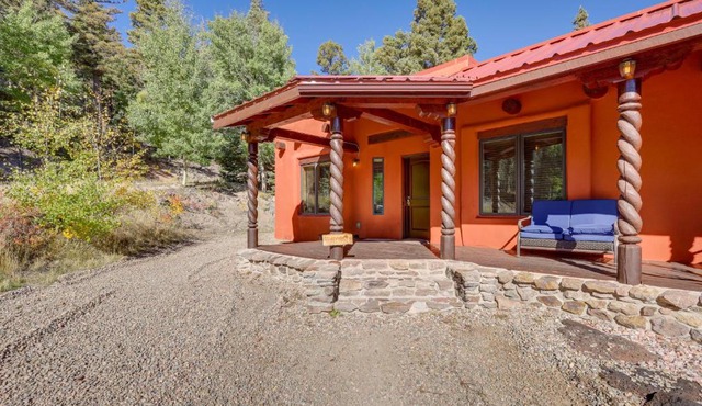 Amalia Mountain Getaway w/Deck, Fireplace!