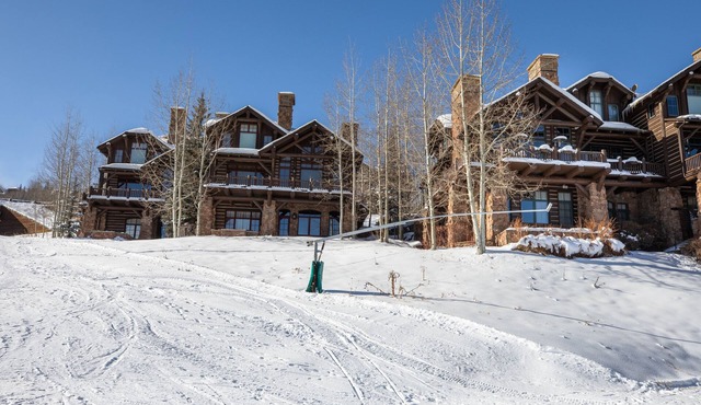 Amazing Ski-in/Out 5 Bedroom Home Directly on Slopes. Views!