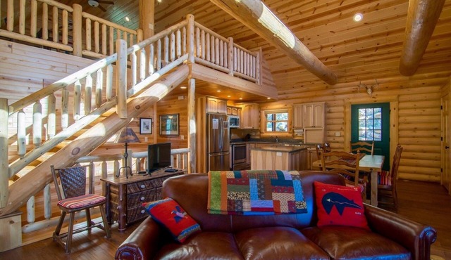 Armstrong Luxury Log Vacation At Windcliff 4 Bedroom Home by RedAwning