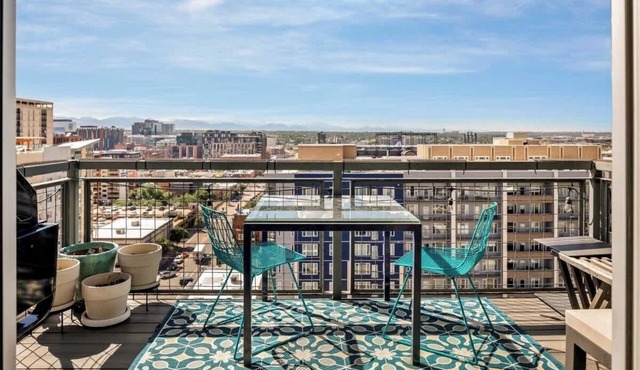 Art Lover's Dream: 2BD Luxury 30+ Day, Coors Field