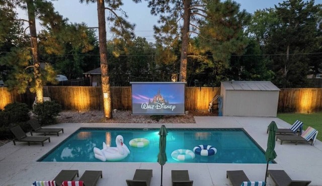 Arvada Family Retreat with all the amenities: pool, sauna, arcade, and much more