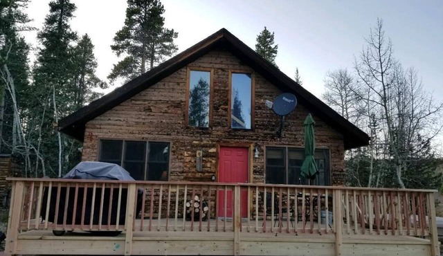 Aspens! 2 ACRES AMAZING LOG CABIN, HOT TUB FIREPLACE VIEWS PRIVATE