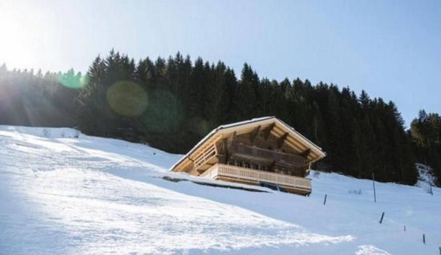 Authentisches Schweizer Alpenchalet aus dem 18. by Interhome in La Forclaz VD