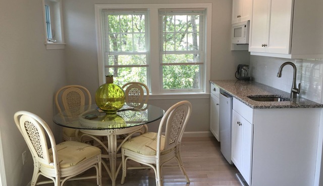 Barefoot Walk to Beaches Extended Family Friendly Fast WiFi Pet Friendly in Hyannis