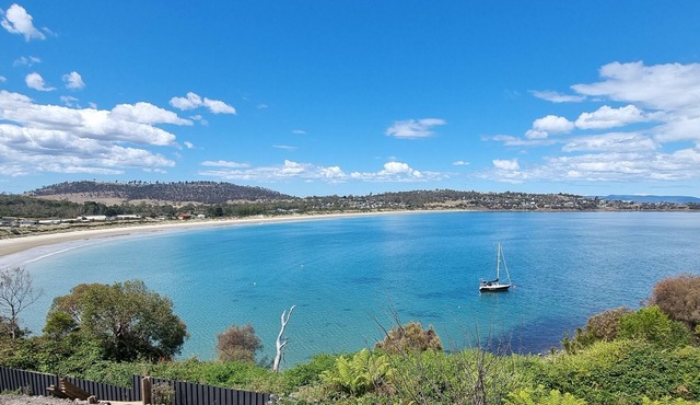 Beach bliss with panoramic viewsnEntire home in Primrose Sands, Australia in Primrose Sands