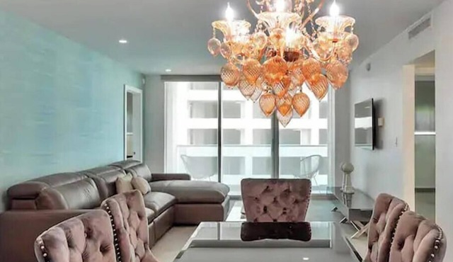 Beach home 2 Bed/2 Bath w/King bed at Sian in Hollywood