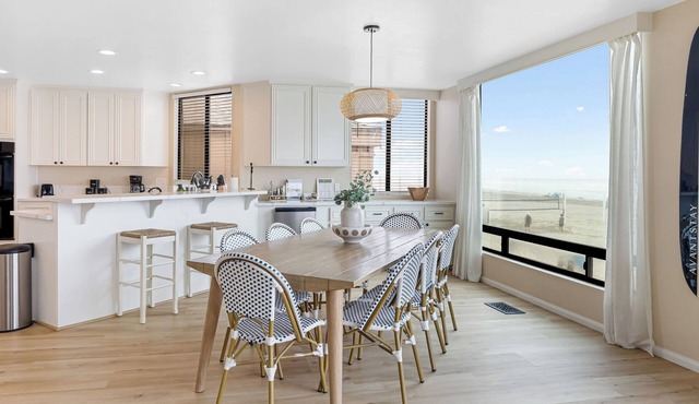 Beachfront Home w/Ocean Views Right on Mission Beach Belmont by Avantstay in San Diego