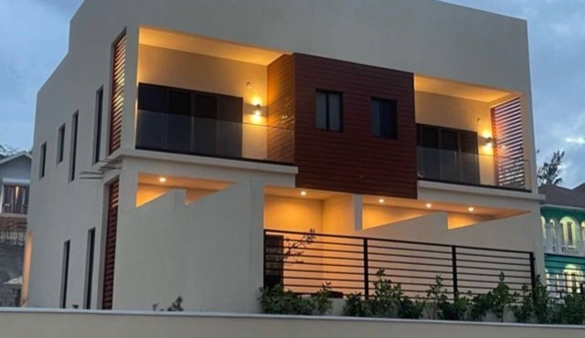 Beachfront, Private pool just 6 min. from the Airport, Located on Cable Beach! in Nassau