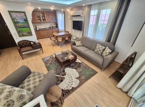 Beachside Duplex with Patio in Konyaalti