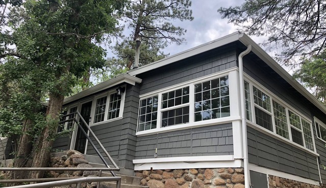 Beautiful 3 BR Cottage in Cheyenne Canon-Minutes from trails, Broadmoor and zoo!
