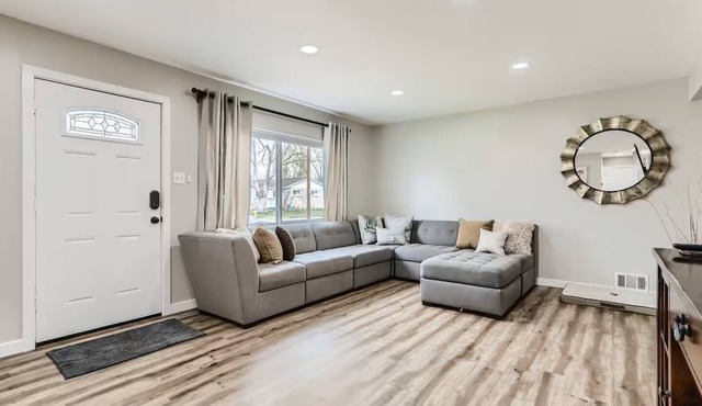 Beautiful 4 Bedroom House in Arvada near Mountains & Downtown Den/Pet Friendly