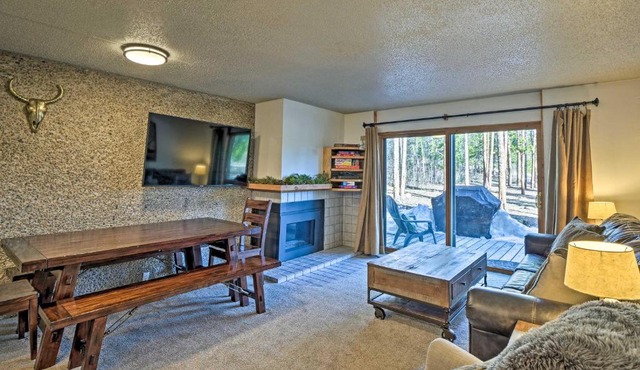 Beautiful Breck Townhome w/Pool: 1 Mi to Main St!