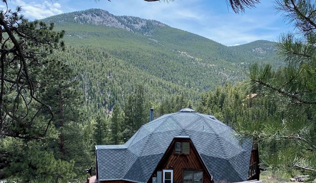 Beautiful Dome House on 7 Mountain Acresn30 minutes to Boulder or Golden