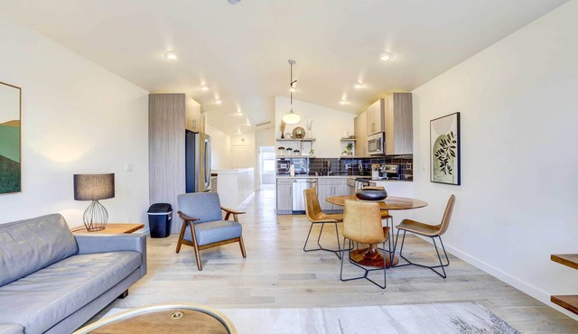 Beautiful Townhome - Steps to Downtown Boise!