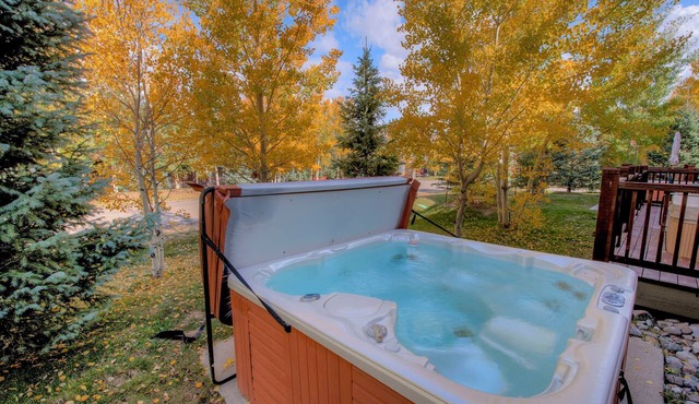 Beautiful Unit in Quiet Area w/Shuttle to Slopes