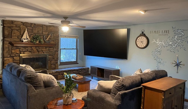 Beaver Lakeshore Escape - Stay right on the shore of Beaver Lake!
