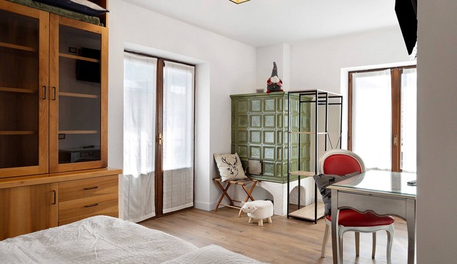 Bed and Breakfast 'Pellizzano' with Balcony and Wi-Fi in Pellizzano