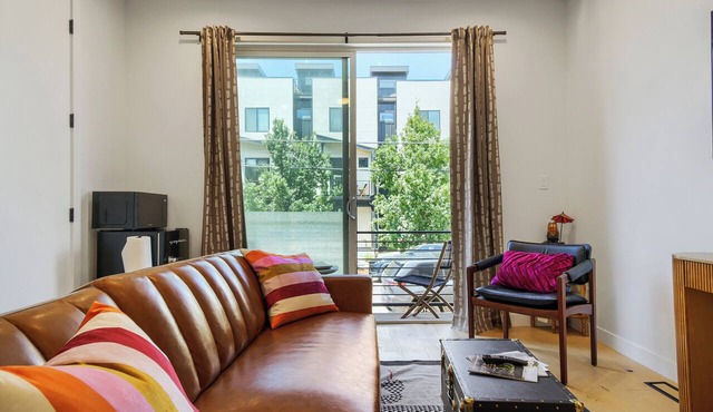 Berkeley Flat | Walk to Tennyson | Balcony