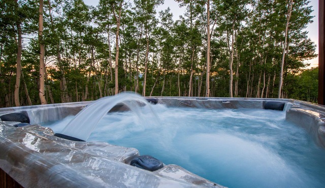 Big Mountain Views, Seclusion, Hot Tub, Fire Pit