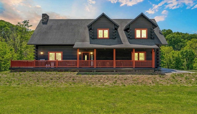 Black Lodge Cabin on Big Sugar, Easy access to NWA