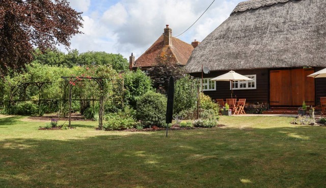 Blackbird Cottage, Ottinge. TV in Canterbury