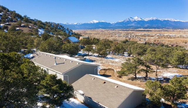 Book NOW for Summer and Fall Events! In Mountains, 5 mins from Downtown Salida!