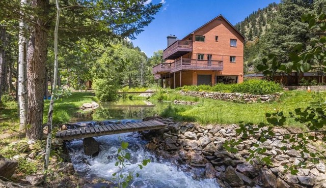 Boulder Luxury Getaway 7 acres River & Pond