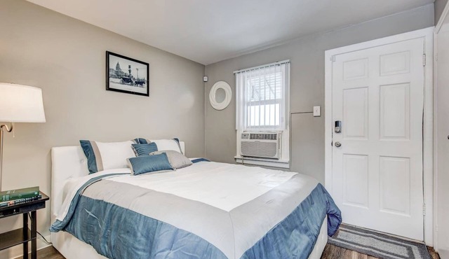 Boutique Studio in Olde Town | Walk to Light Rail