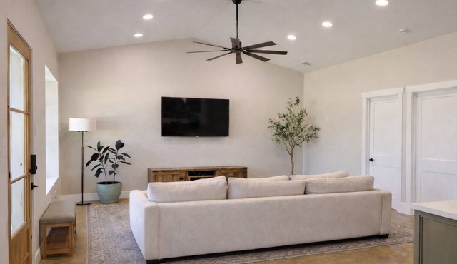Brand new 3 acre retreat with gated entry - Long Term Only in Bulverde