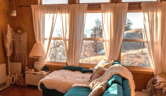 Breathtaking ViewsTwo Bedroom Cabin with Hot tub