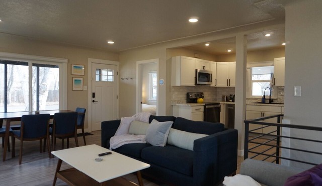 Bright, Cozy & Quiet Whole House