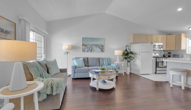 Bright, Spacious 2BD/2BA in the Heart of Hillcrest in San Diego