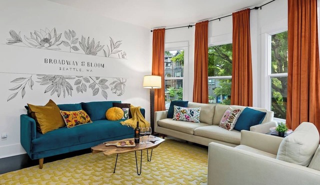 Broadway & Bloom | Luxe Stay