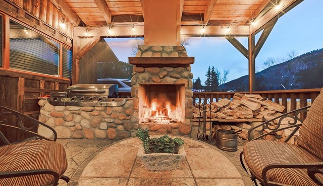 Cabin-on Main-1 Bed 1 Bath 1 SleepSofa Pet w/Fee