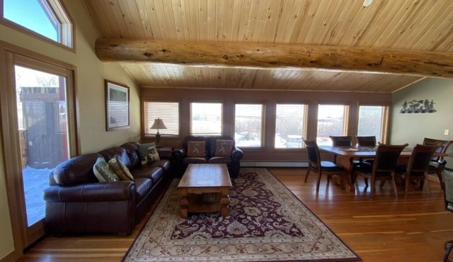 Cabin private between 2 ski areas and outdoor sports of all sorts