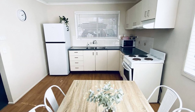 Caboolture, Central Location, Sleeps 6 in Caboolture South