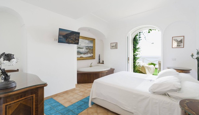 CalanteLuna Apartment Il Sogno with private garden, hot tub and sea view in Praiano