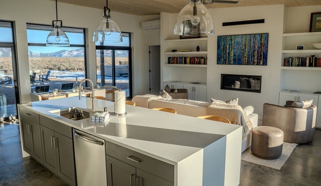 Casa de Luz - Privacy and views beyond belief with hot tub and Sauna