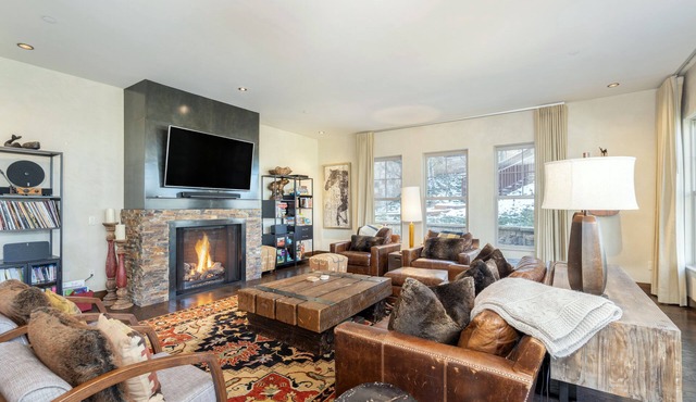 CASSIDY'S HIDEOUT- Beautiful Condo with Amazing San Sophia Ridge Views