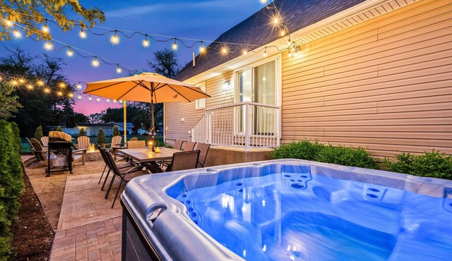 Cedar Point/Kalahari/Sports Force/Hot tub/Firepit/EV/Pets/Beach/Fireplace/Park in Huron